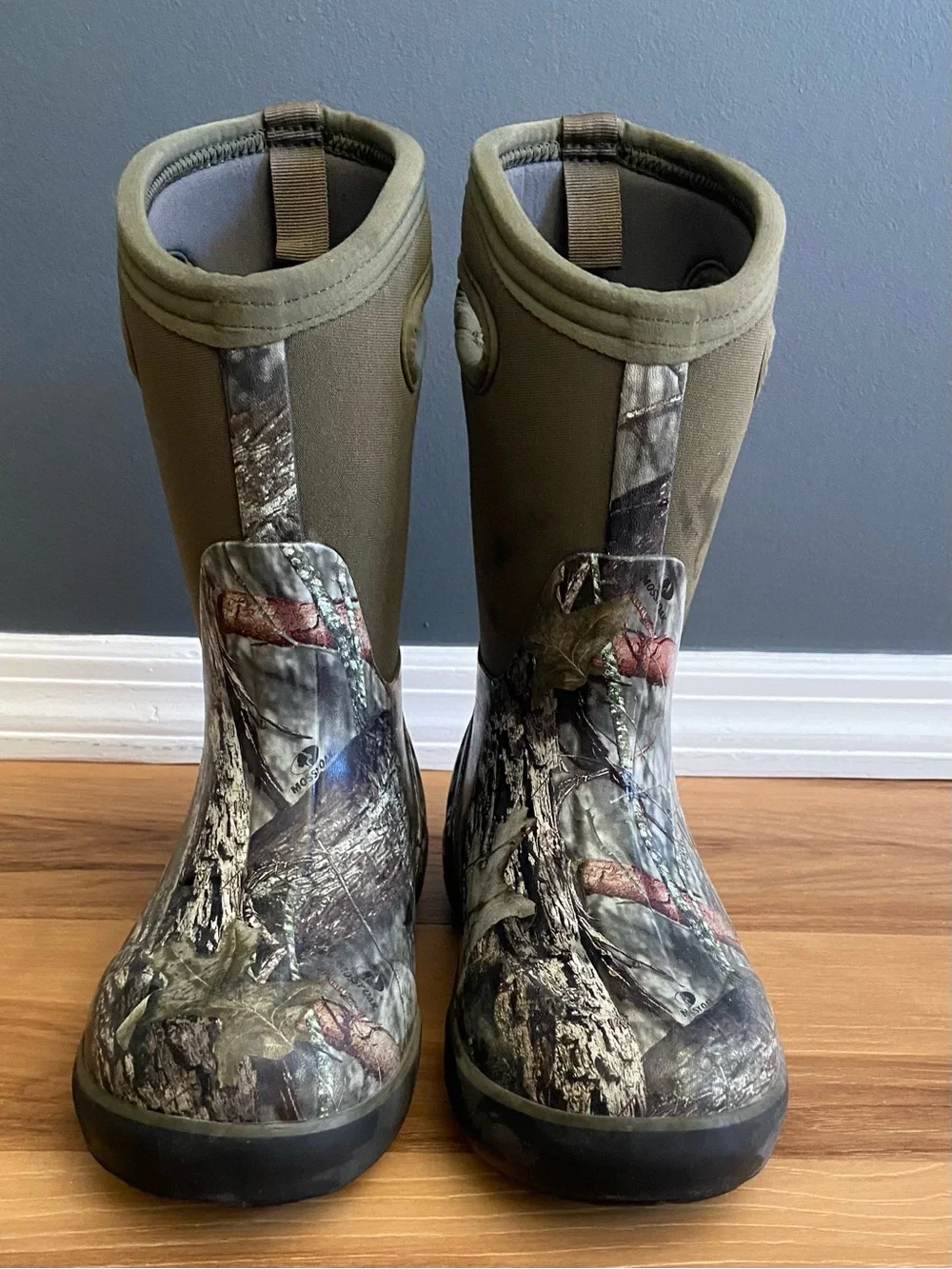 Bogs Youth Pull-On Boots in Olive Green and Black